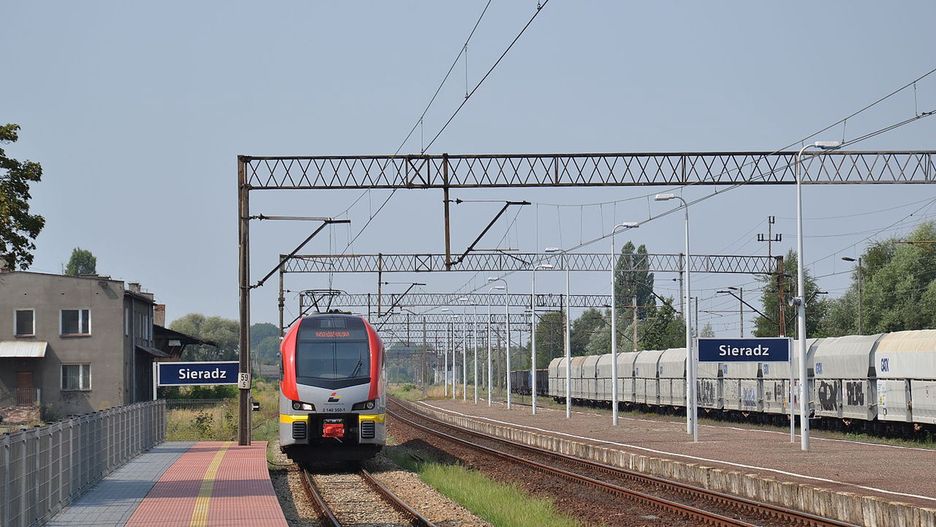 Głogów. Wandale dewastowali pociąg. Funkcjonariusz SOK oddał dwa strzały ostrzegawcze