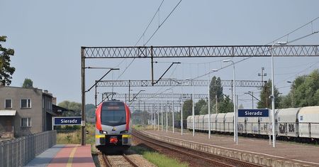 Głogów. Wandale dewastowali pociąg. Funkcjonariusz SOK oddał dwa strzały ostrzegawcze