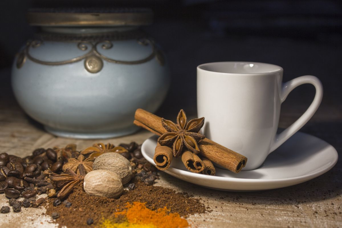 Coffee with nutmeg and other spices may taste better than the one with milk!