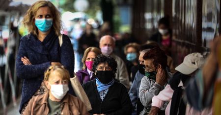 Covid-19. Założyciel BioNTech o przejęciu kontroli nad pandemią. Podał datę