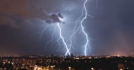 "Groźna sytuacja". Synoptyk wskazuje, którędy przejdą największe burze