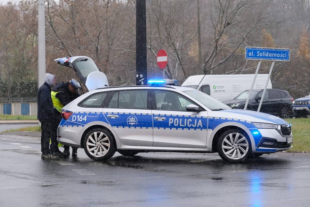 Zderzenie radiowozu z mercedesem na al. Solidarności w Lublinie