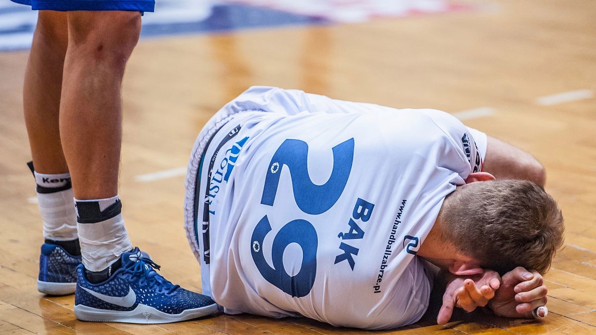 Materiały prasowe / NMC GÓRNIK ZABRZE / KRZYSZTOF KUROŃ / Ignacy Bąk po zderzeniu z jednym z graczy Wybrzeża