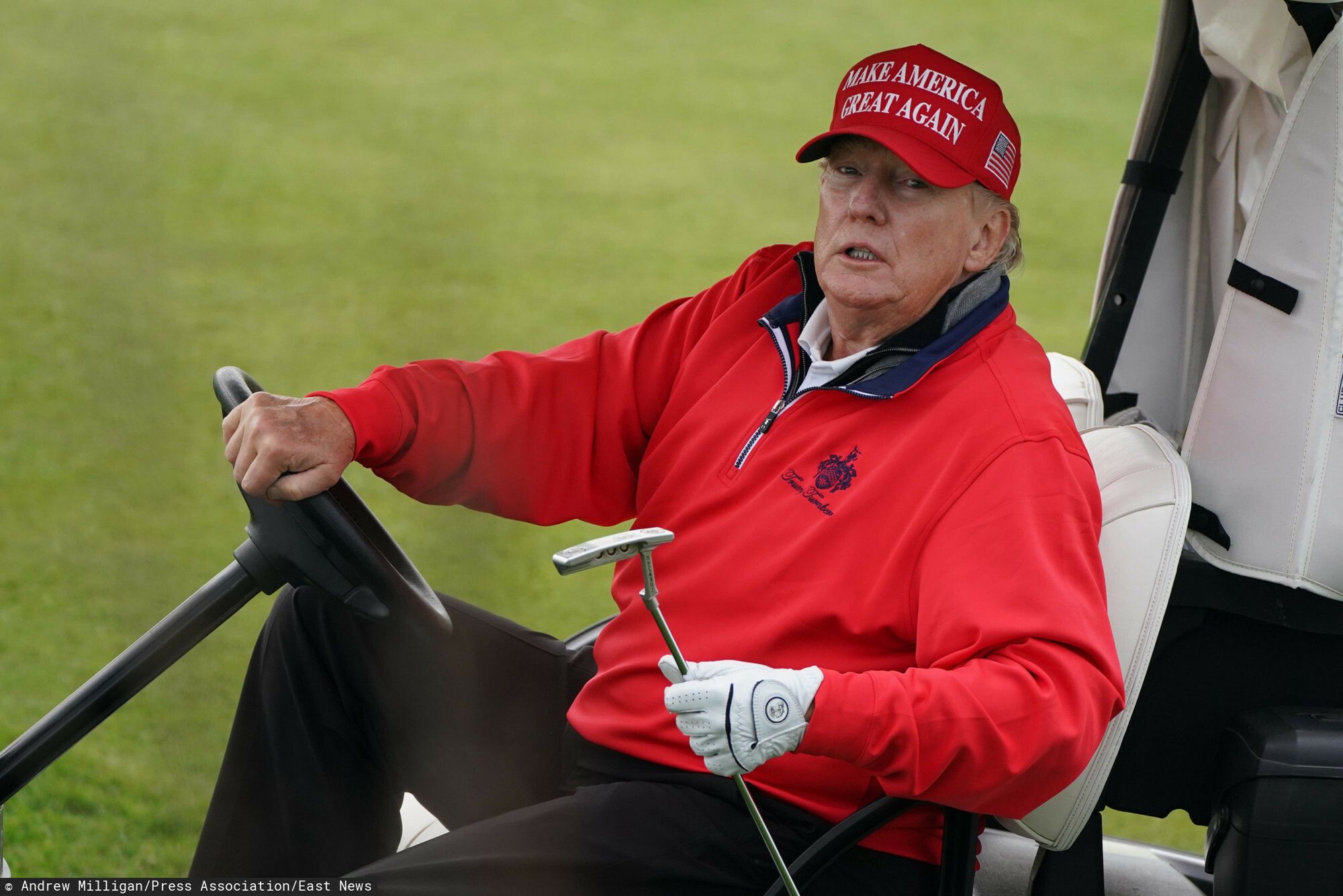 Donald Trump gra w golfa
Former US president Donald Trump playing golf at his Trump Turnberry course in South Ayrshire during his visit to the UK. Picture date: Wednesday May 3, 2023.
Andrew Milligan