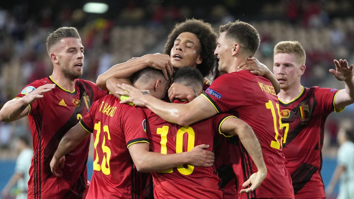 PAP/EPA / Thanassis Stavrakis / Na zdjęciu: piłkarze reprezentacji Belgii cieszą się z gola