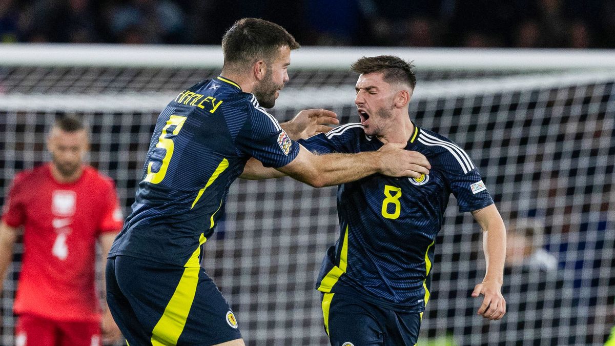 Getty Images / Craig Williamson/SNS Group / Na zdjęciu: Billy Gilmour i Grant Hanley