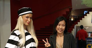 Paris Hilton w więziennej kreacji
