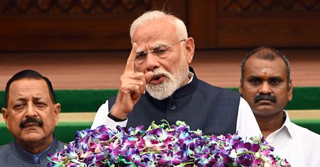 Modi wzywa do kupowania lokalnych produktów. "Indie muszą być czujne"