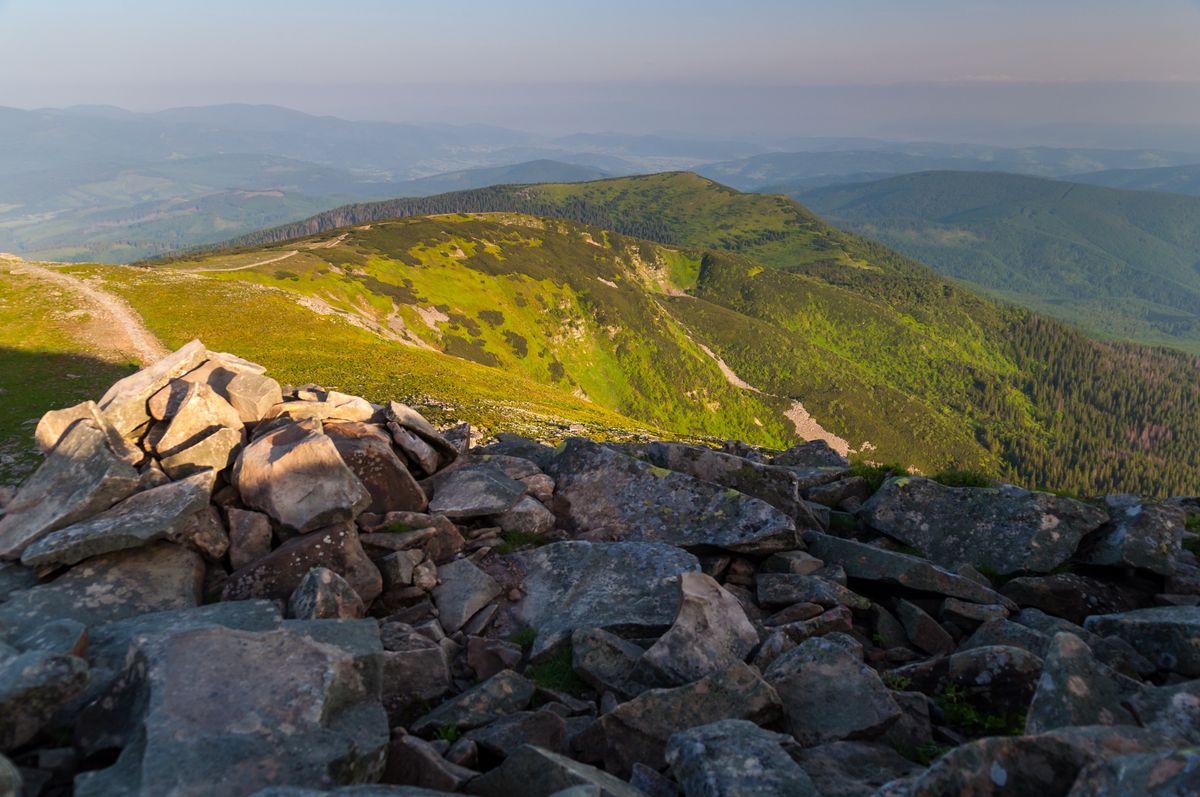 Beskidy, a w nich pasmo Babiej Góry,  to po Tatrach najwyższe wzniesienia Polski