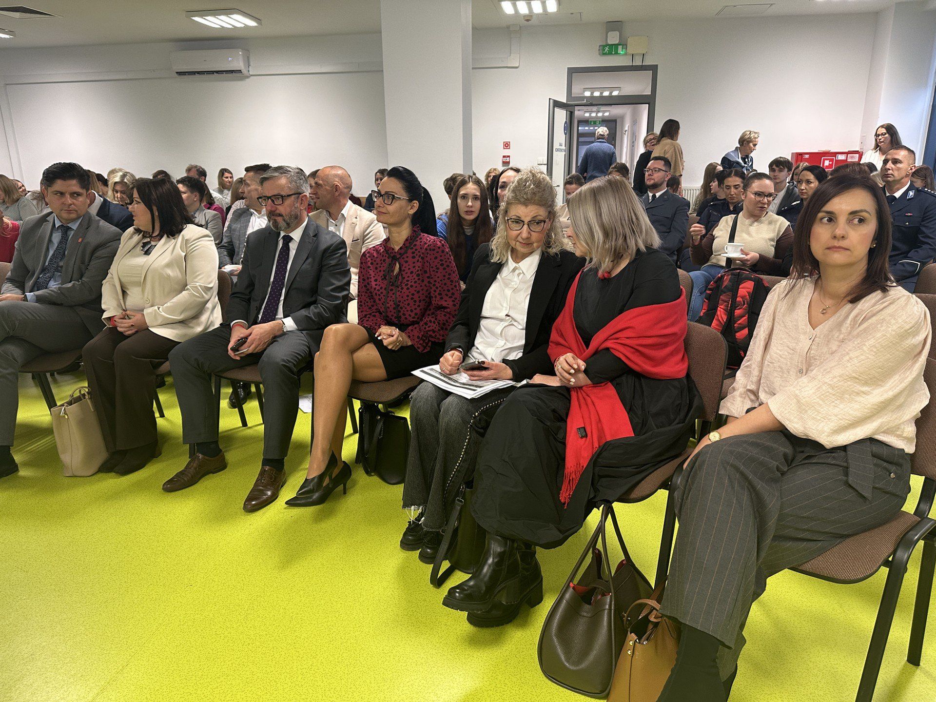 W Grudziądzu eksperci rozmawiali w ramach kampanii &#34;Dzieciństwo bez przemocy&#34; o &#34;niewidzialnych dzieciach&#34;. Wśród ekspertów m.in. Rzecznik Praw Dziecka, Monika Horna - Cieślak