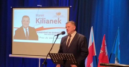 "Kobiecie można patrzeć w oczy, a można niżej". Kandydat się tłumaczy