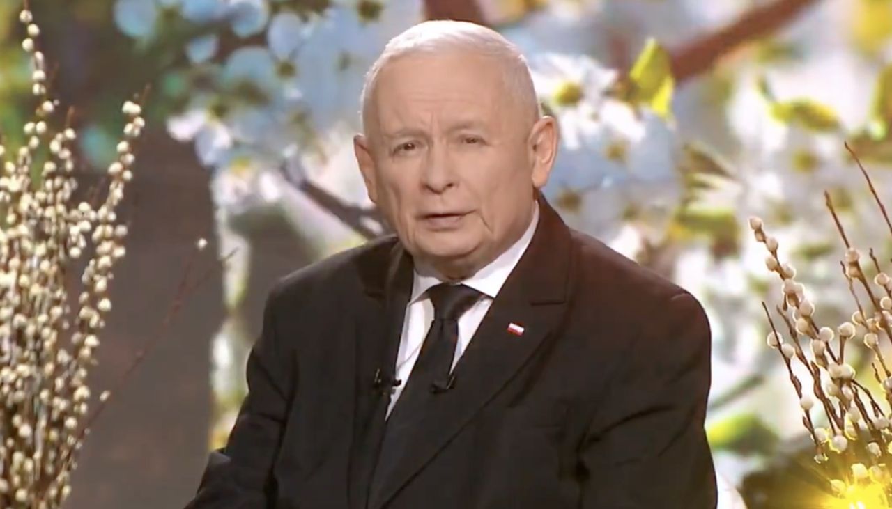 Kaczyński składa życzenia. Mówi o "ciemnych chmurach" nad Polską