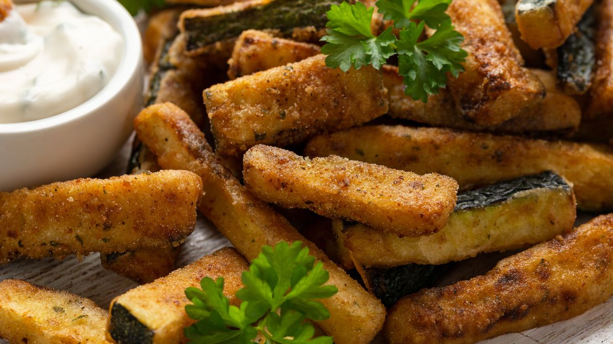 Frytki z cukinii są świetną przekąską na imprezę 