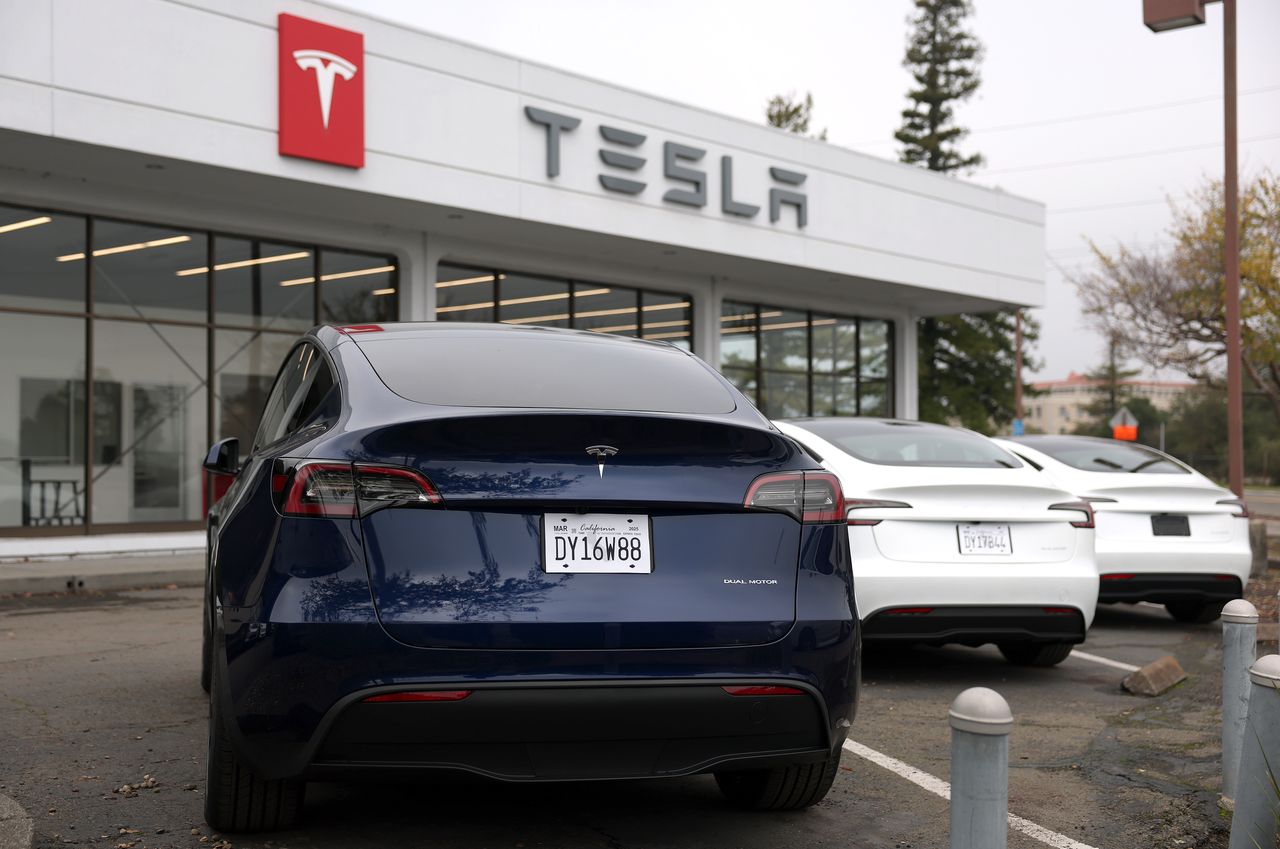 Tesla stock falters as deliveries decline amid rising rivals