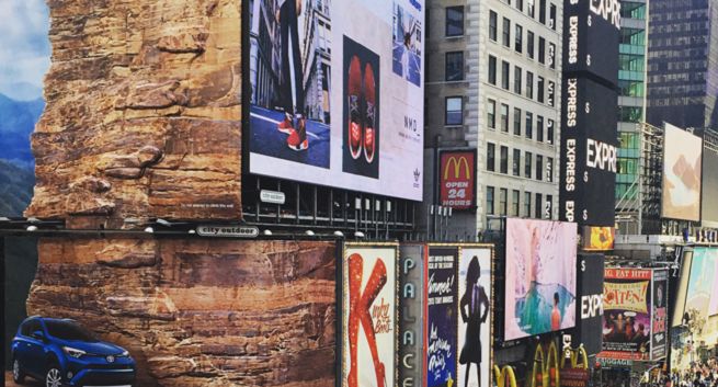 Toyota nadal najcenniejszą marką motoryzacyjną świata, najszybciej zyskuje Tesla (Top 10)