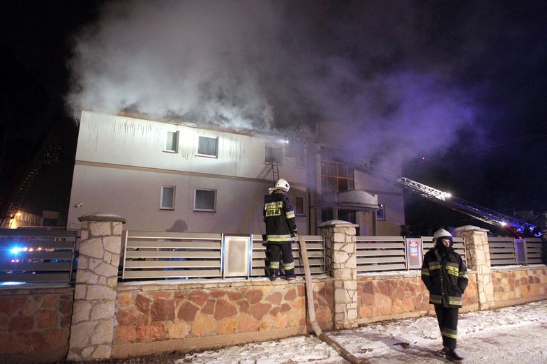 Pożar w Starachowicach. Strażacy dogaszają hotel