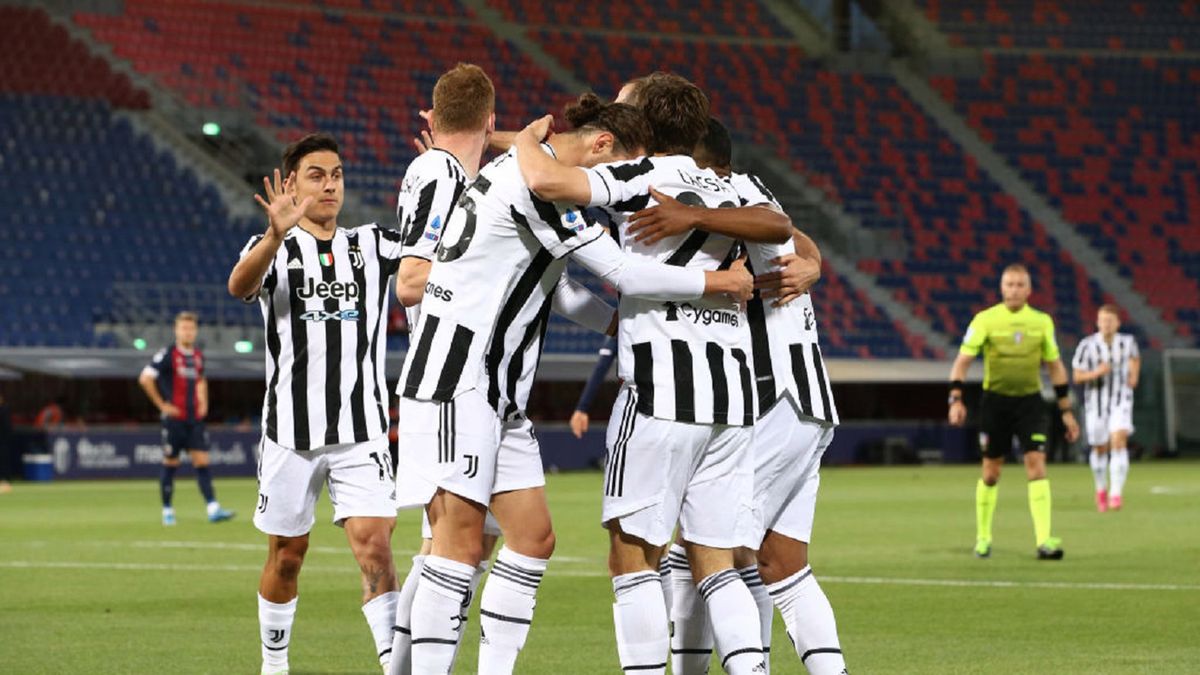 piłkarze Juventusu Turyn cieszą się z bramki