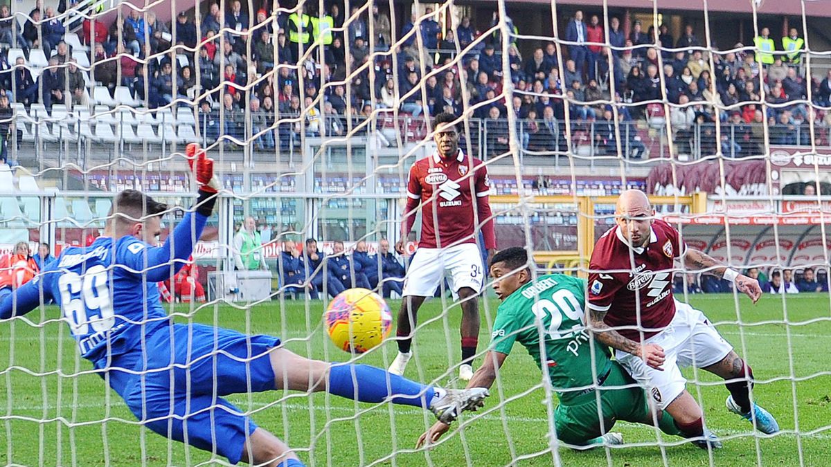PAP/EPA / ALESSANDRO DI MARCO / Na zdjęciu: mecz Torino - Fiorentina
