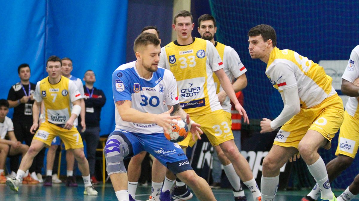 WP SportoweFakty / Sebastian Maciejko / Na zdjęciu: Jakub Olszewski (z piłką)