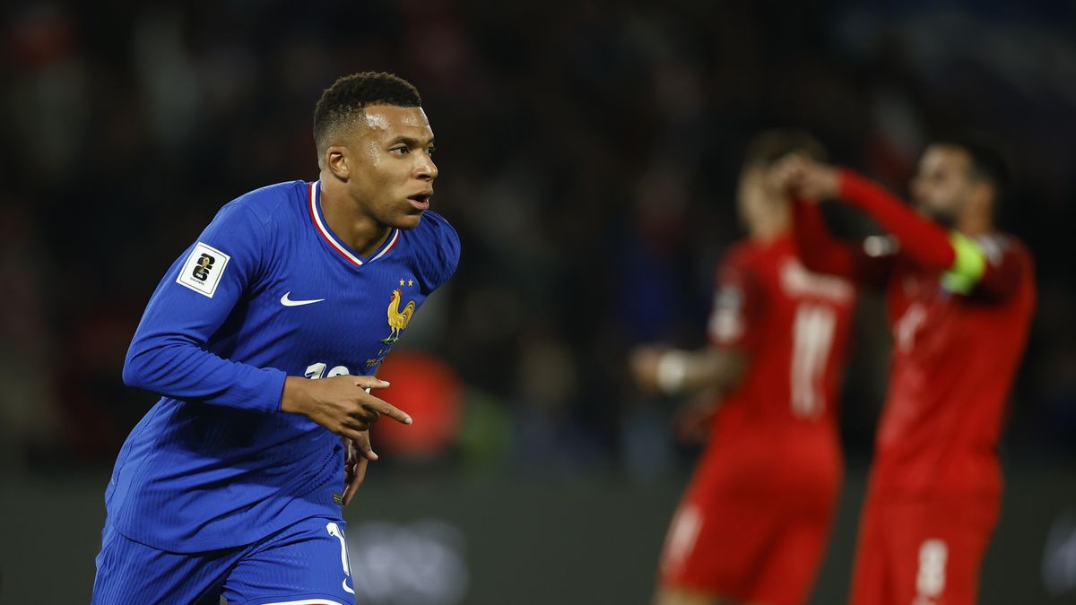 PAP/EPA / YOAN VALAT / Na zdjęciu: Kylian Mbappe poprowadził Francję do zwycięstwa
