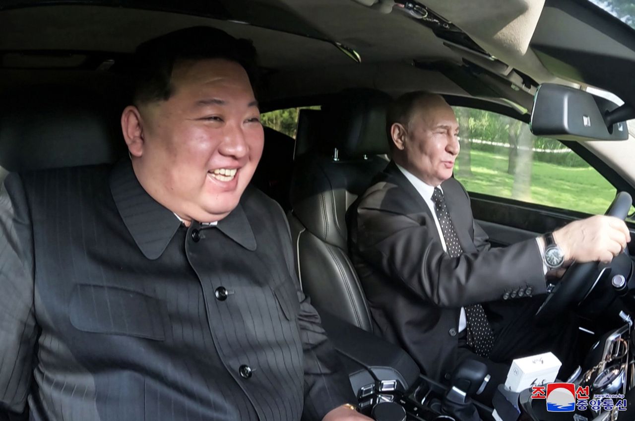 Putin drives Kim Jong Un in Russian limo, gifts it to him