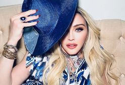 Madonna w modnym brzoskwiniowym blondzie. Uwagę przyciągają również brwi