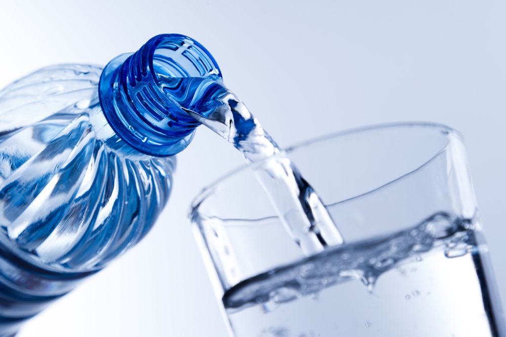 Która woda butelkowana jest najlepsza? Polskie uczelnie zrobiły badania