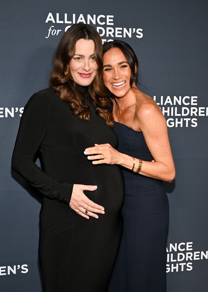 Meghan Markle i Kelly Mckee Zajfen 