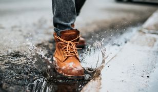 Trzy sposoby na mokre buty. Jak suszyć obuwie?