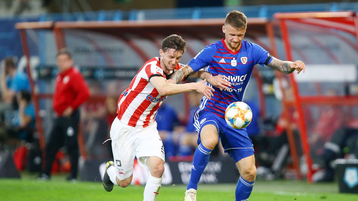 Newspix / Michał Nowak / Na zdjęciu: Cornel Rapa (z lewej) i Piotr Parzyszek (z prawej)