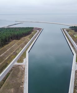 Statek utknął na Mierzei Wiślanej. Armator jest oburzony