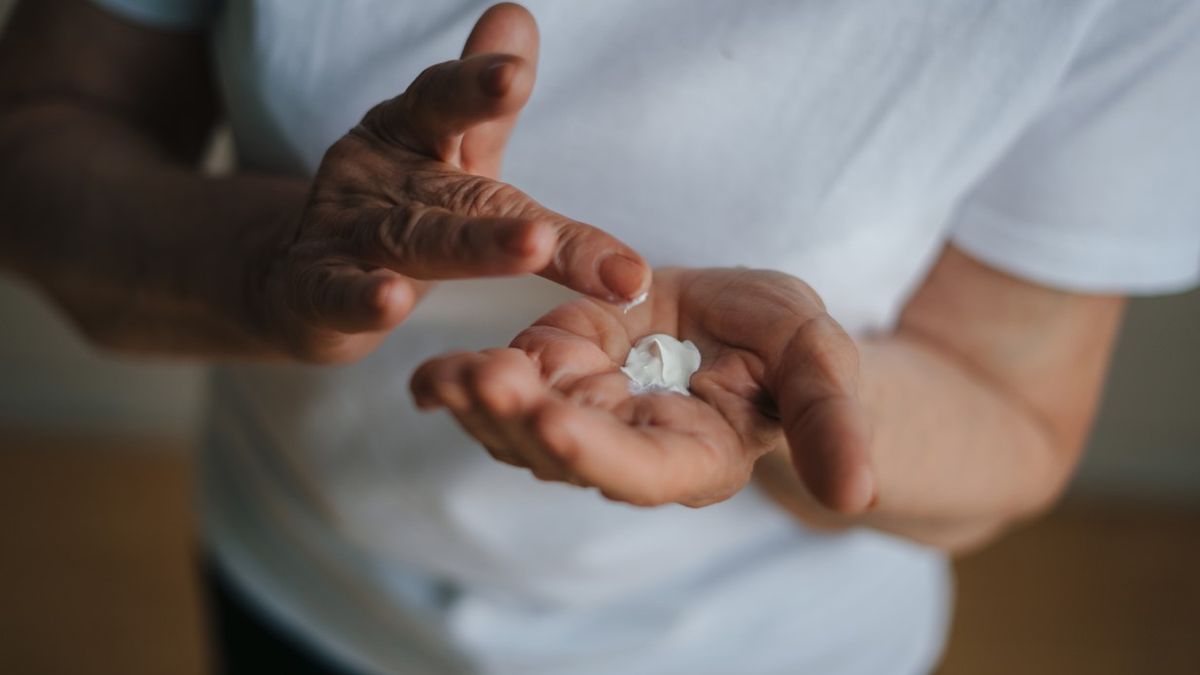 Emolium to linia specjalistycznych kosmetyków przeznaczonych do pielęgnacji skóry twarzy i ciała.