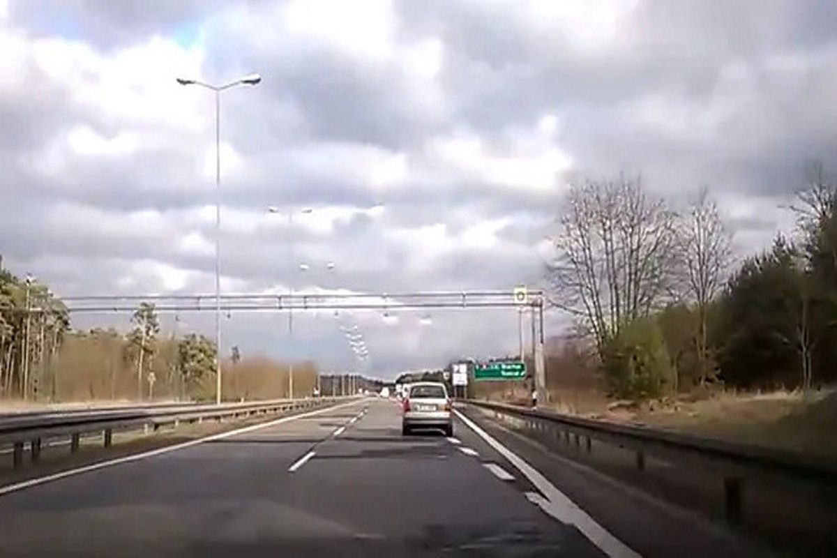 Akcja policji na A18. Autostrada zamknięta w obydwu kierunkach