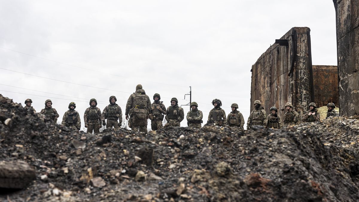 Ukrainian soldiers on the frontline in Donetsk Oblast
DONETSK OBLAST, UKRAINE - APRIL 4: Ukrainian soldiers of the Aidar battalion training at an undetermined location in Donetsk oblast, 4 April 2023. (Photo by Diego Herrera Carcedo/Anadolu Agency via Getty Images)
Anadolu Agency
frontline, militry, russia-ukraine war, shelling, soldiers, troop