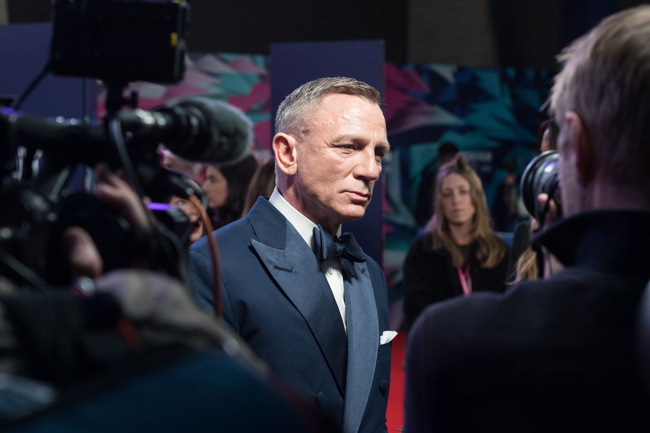 Daniel Craig shuns inheritance for philanthropy