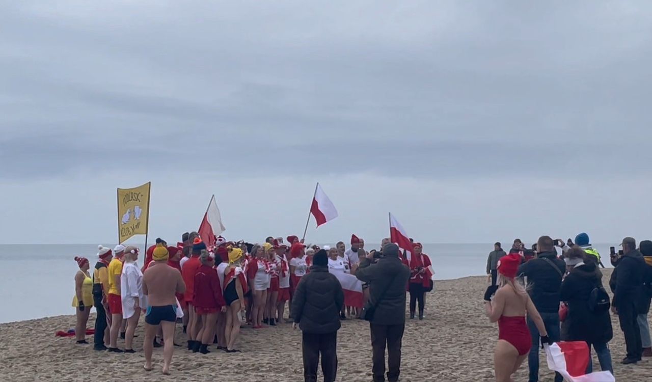 Nietypowe obchody Święta Niepodległości. Wyskoczyli bez spodni i koszulek