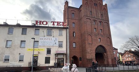 Kultowy hotel na razie zostaje. Trzy miesiące na negocjacje z miastem