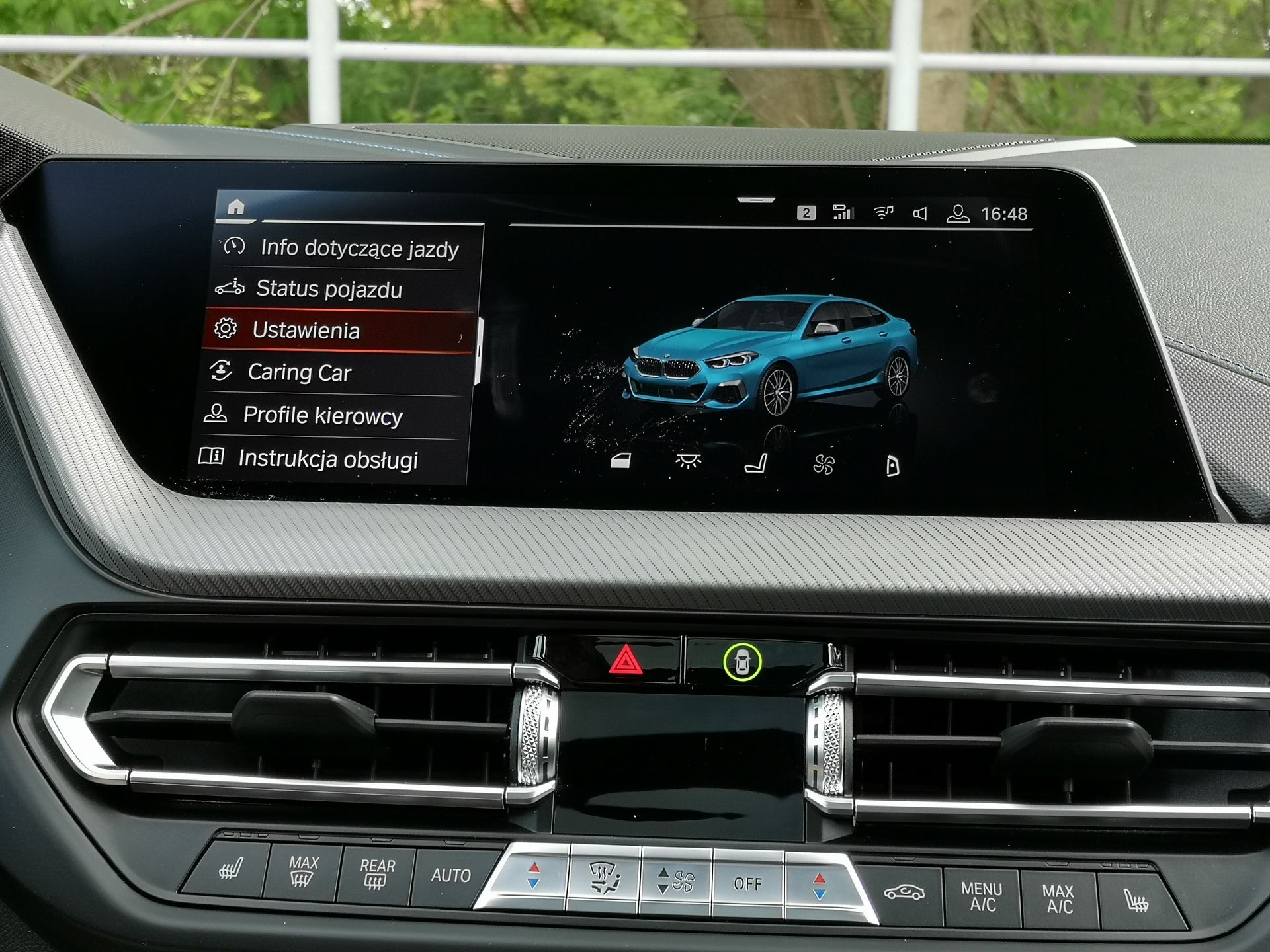 BMW M235i Gran Coupe: Aplikacja BMW Connected, system info-rozrywki i audio Harman Kardon 21