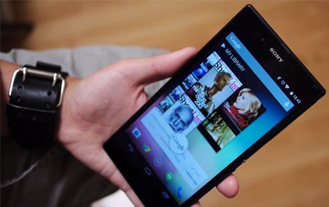 Ekran z Galaxy S5, Nokia Normandy i Xperia Z Google Play edition na wideo
