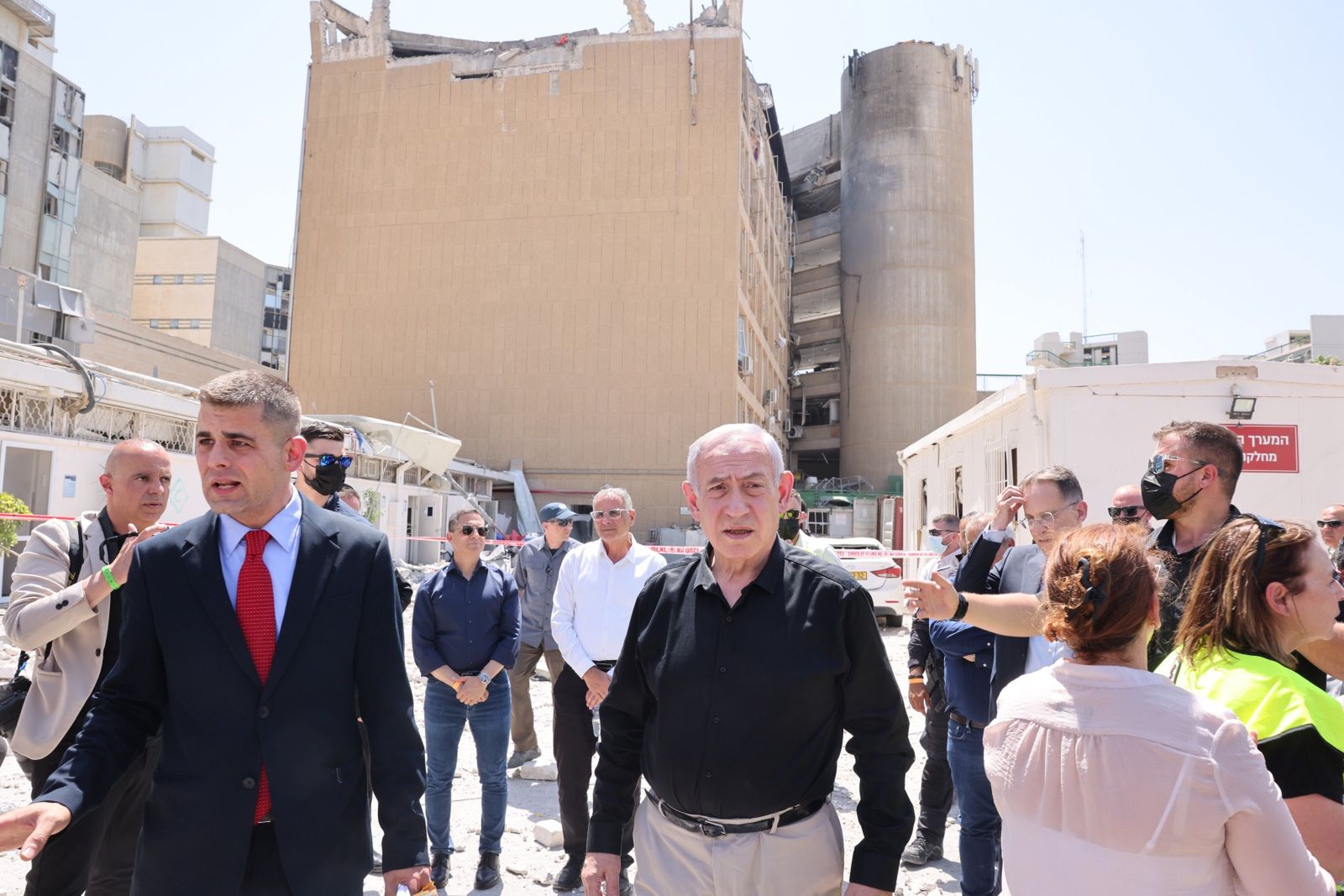 Israeli PM Netanyahu visits Soroka hospital following Iranian strike
epaselect epa12185453 Israeli Prime Minister Benjamin Netanyahu visits the Soroka hospital complex, after it was hit by a missile fired from Iran, in Beer Sheva, Israel, 19 June 2025. Israel and Iran have been exchanging fire since Israel launched strikes across Iran on 13 June 2025 as part of Operation 'Rising Lion.'  EPA/MARC ISRAEL SELLEM/POOL 
Dostawca: PAP/EPA.
MARC ISRAEL SELLEM/POOL
epaselect