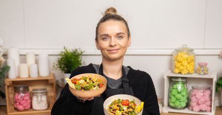 Kolorowa sałatka z czerwonym pesto to najnowsze odkrycie w mojej kuchni