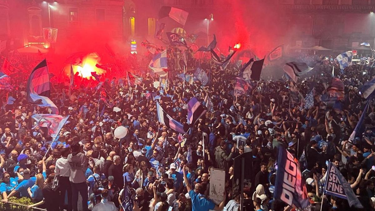 PAP/EPA / Na zdjęciu: feta w Neapolu