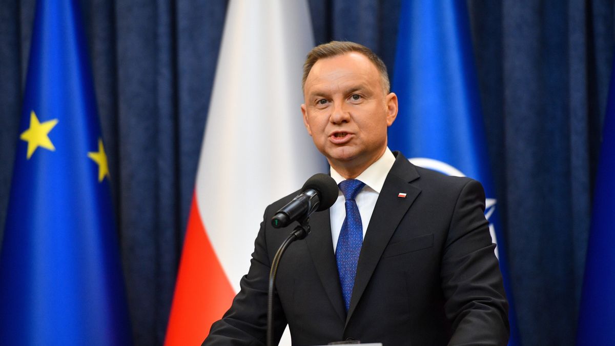 Prezydent Andrzej Duda zadecydował o podpisaniu tzw. ustawy "lex Tusk"
