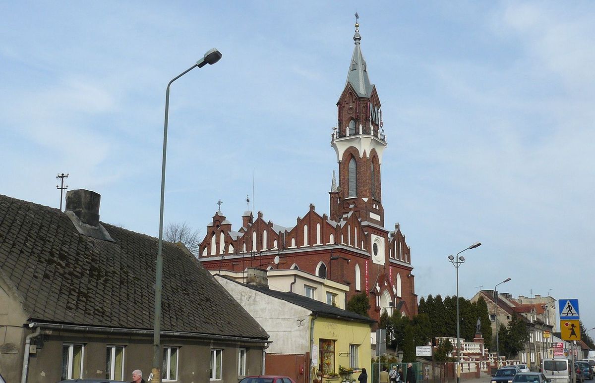 Proboszcz parafii pod wezwaniem św. Gotarda sprzedał kościelny grunt pod budowę marketu Dino