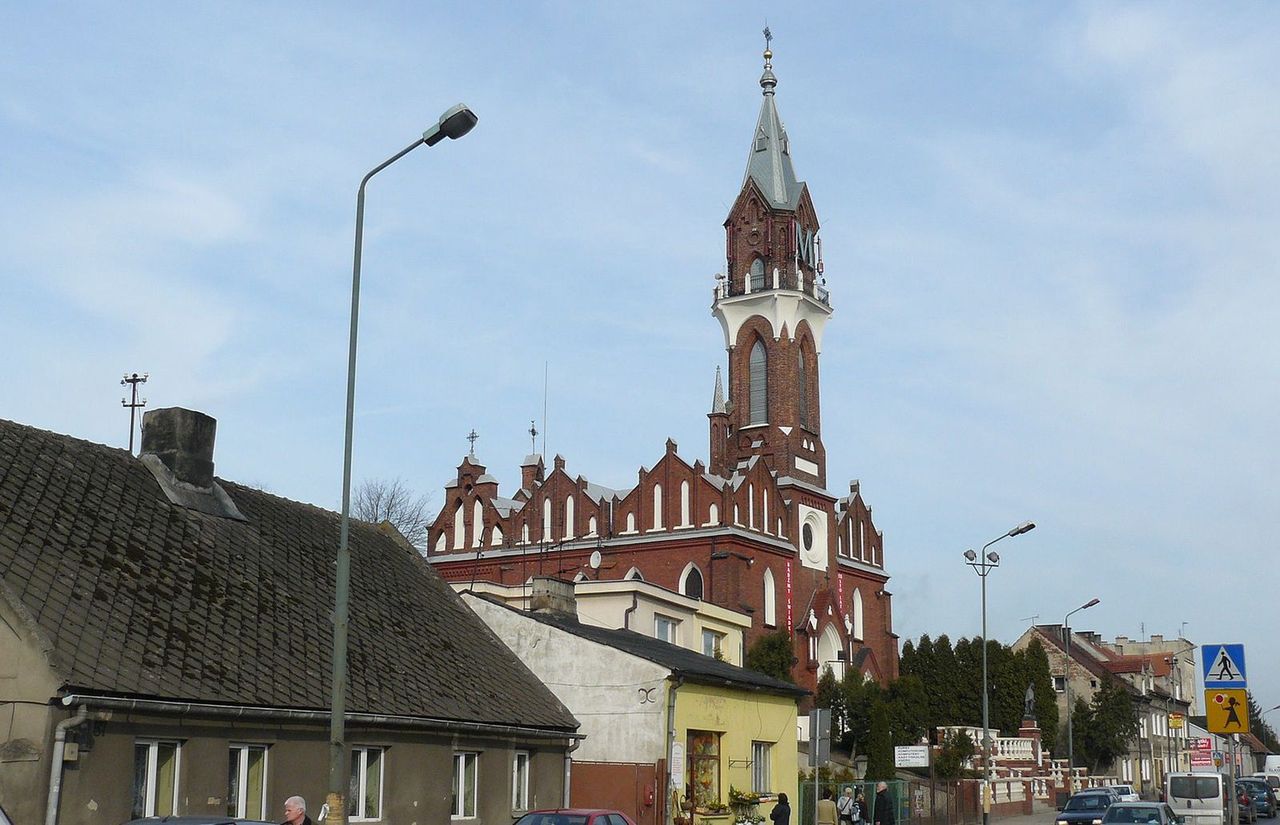 Ksiądz sprzedał ziemię pod market Dino. Parafianie piszą skargi