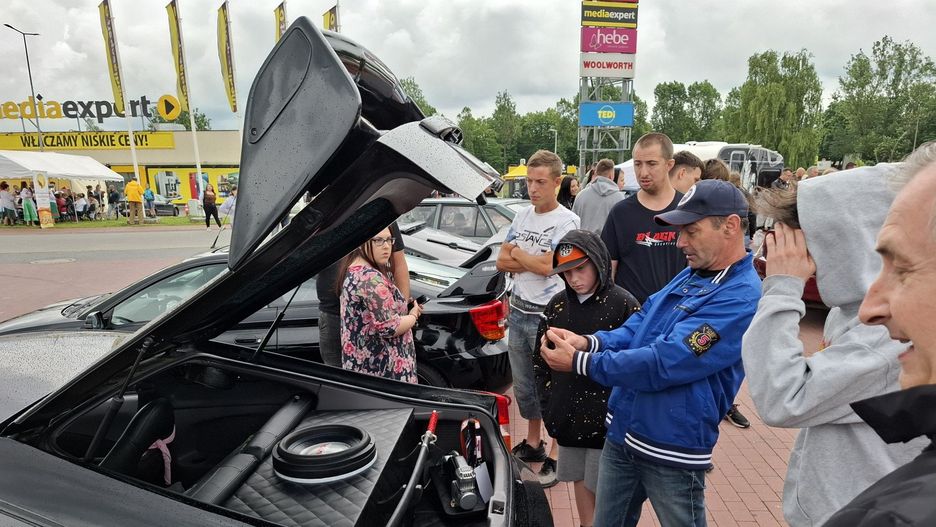 Po raz ósmy zorganizowano w Radomsku Auto Moto Weteran, zlot motoryzacyjnych klasyków