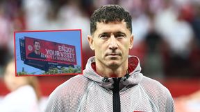 Wymowne. Lewandowski na telebimach. I ten napis