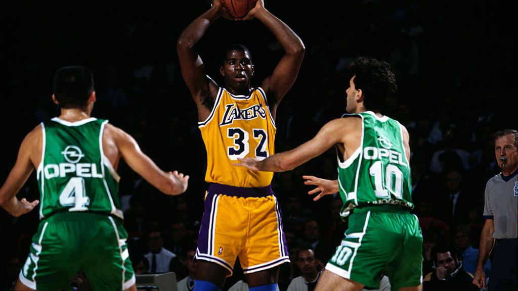 Getty Images / Dimitri Iundt/Corbis/VCG / Na zdjęciu: Magic Johnson w barwach Los Angeles Lakers