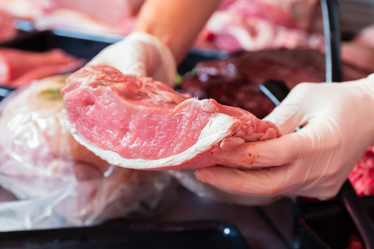 Jak wybrać świeże mięso w sklepie?