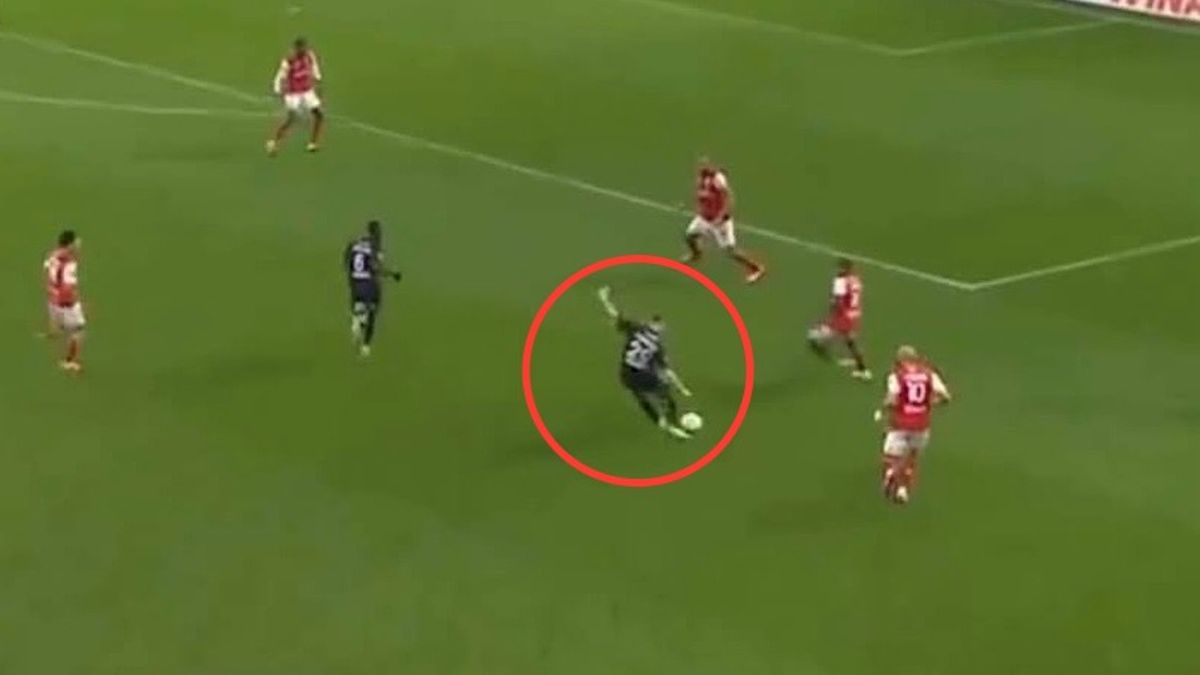 Twitter / ELEVENSPORTSPL / Na zdjęciu: piękna asysta Przemysława Frankowskiego